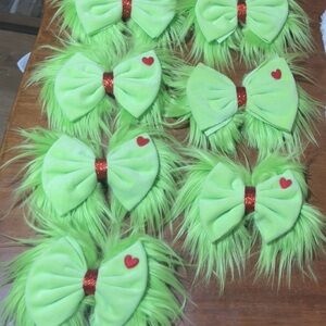 grinch Hair Bows with Red hearts (on clip)